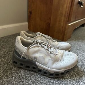 On Running Women's Cloudmonster 2